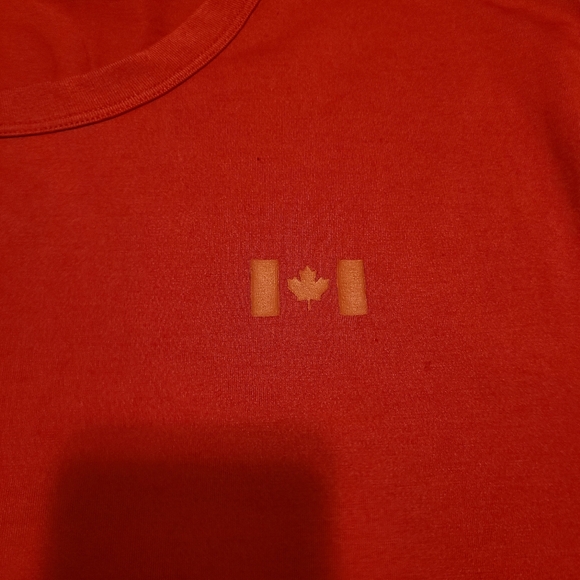 Large Red Team Canada Lululemon Fundamental Tee - Picture 3 of 6